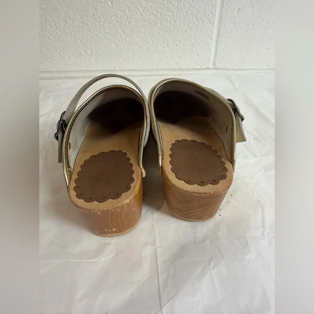 Hanna Andersson Metallic Gold Leather Clogs size US 1 EU 32